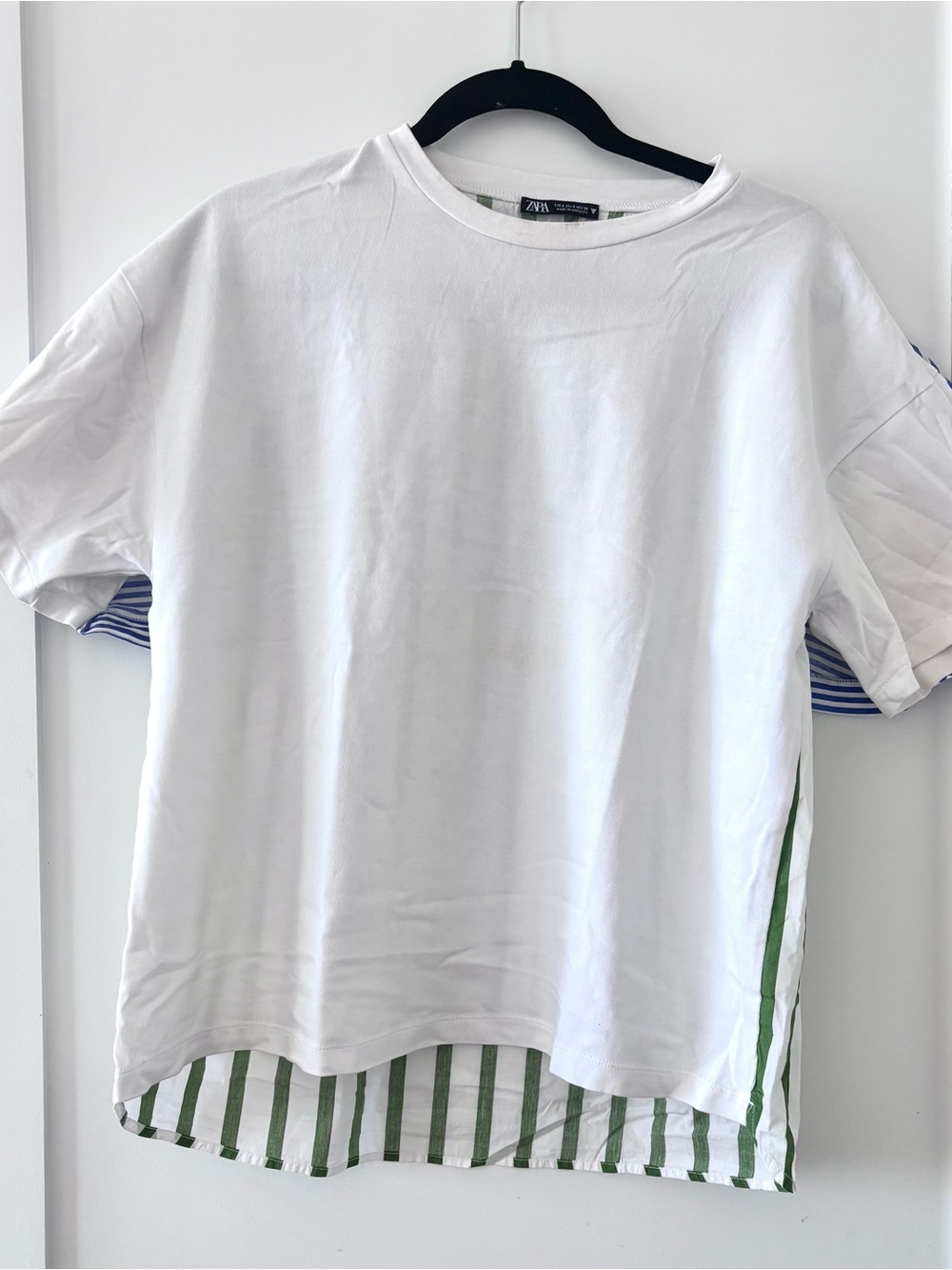 ZARA White Tee with Green Blue Green Back Hem Size S